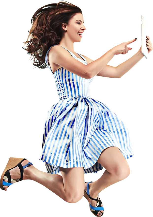 mujer con computador